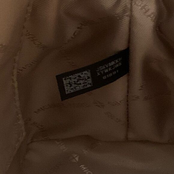 Michael Kors Jet Set Travel Medium Dome Pink White Crossbody EUC - Picture 8 of 8